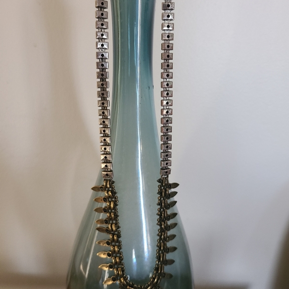 Beautiful metallic Statement Necklace - Picture 3 of 4